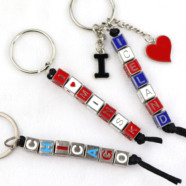  Custom Logo Zinc Alloy Travel Souvenir Gifts Cube Dice Letter Keychain