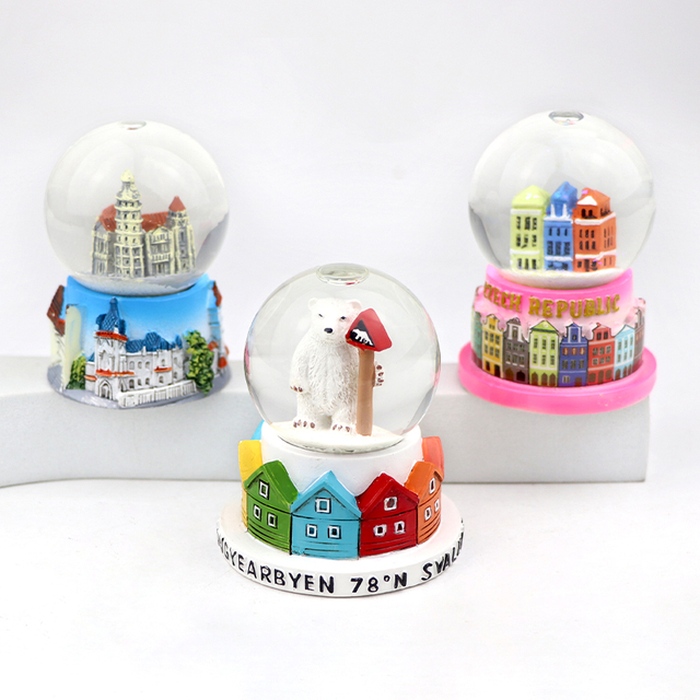 Custom Resin Snowball Snow Globe Souvenir Decorative Resin Crafts Water Snowglobe
